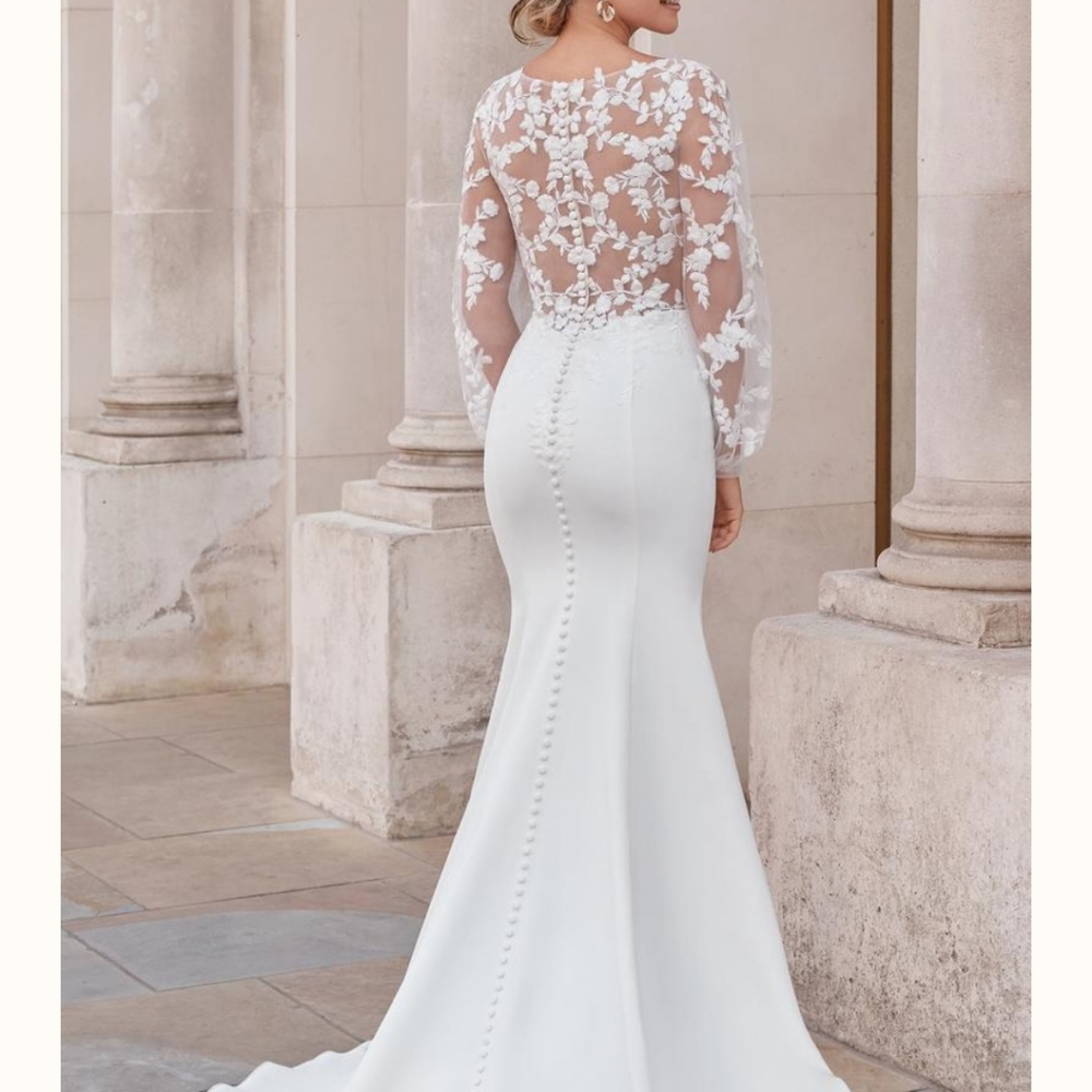 Wedding Dress - Picture 2 of 7